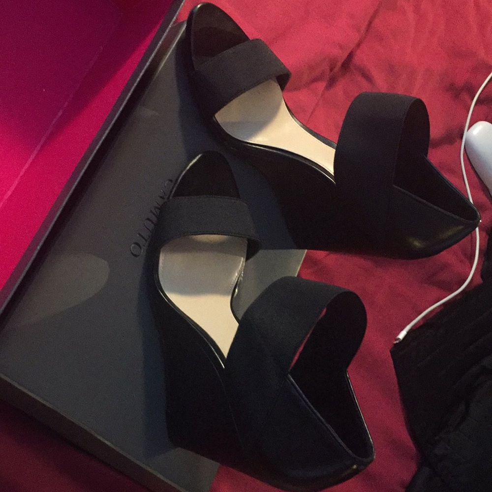 Vince Camuto heels Style: VC-MOONA - Picture 2 of 3